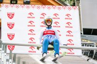 Slovenska skakalka poškodovana po padcu na tekmi