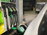 Koliko boste do 9. marca odšteli za bencin in dizel?