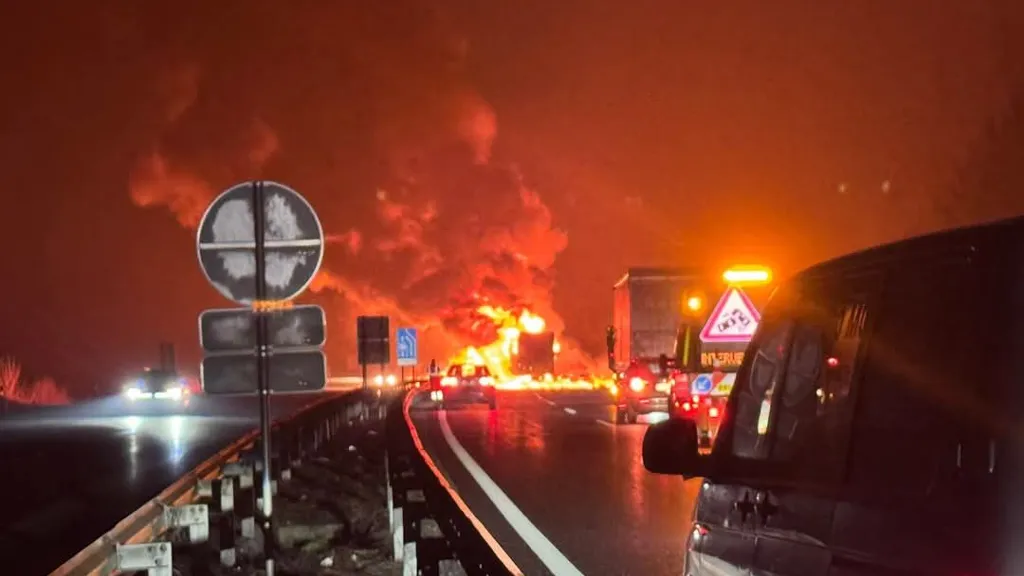 goreče tovorno vozilo na štajerski avtocesti