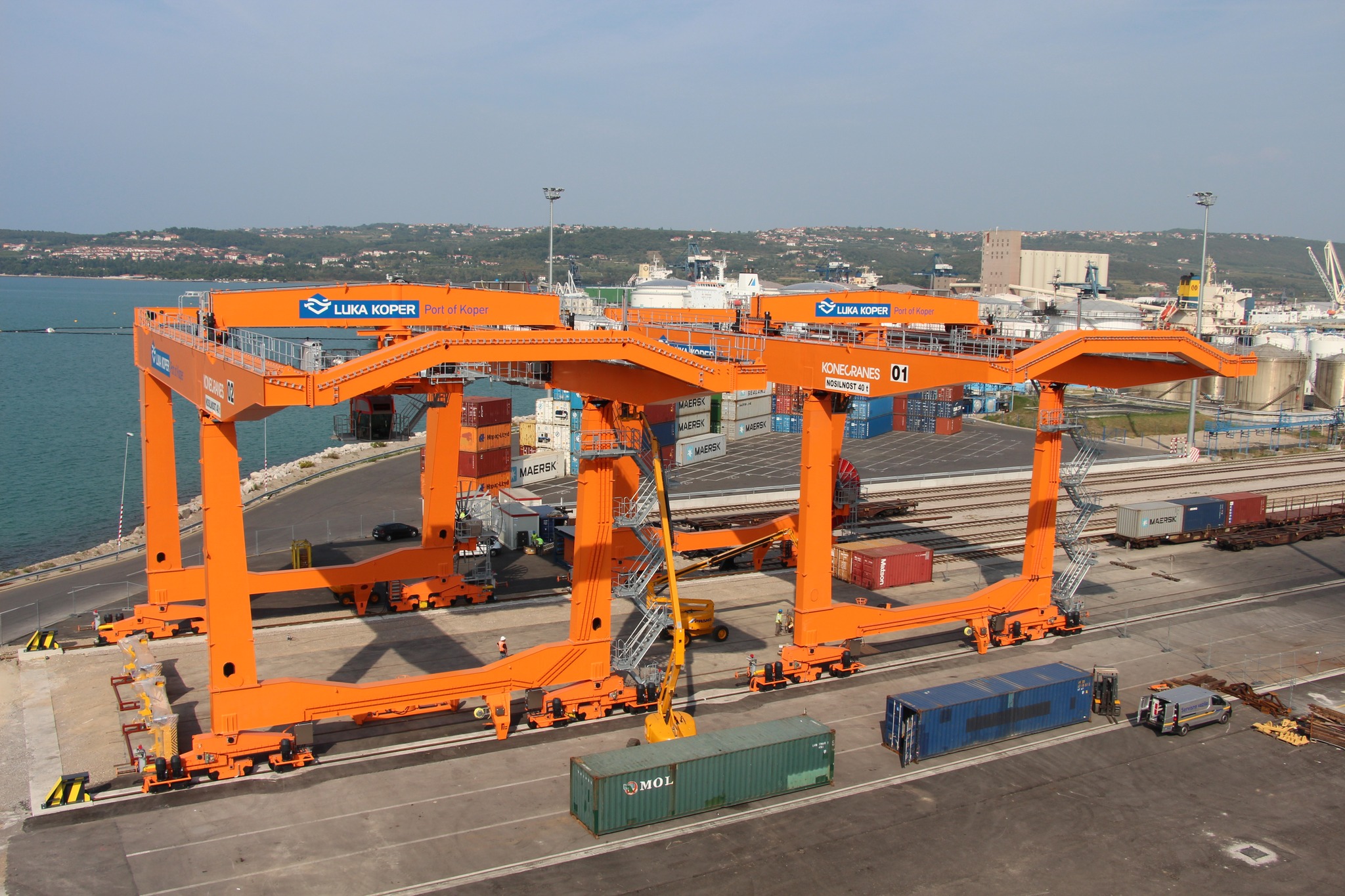 Incident v Luki Koper: Sedem delavcev v bolnišnico zaradi zastrupitve s plinom