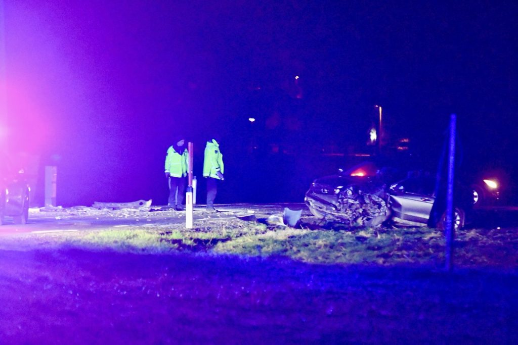 FOTO: V okolici Maribora voznica močno trčila v drug avtomobil, voznik hudo poškodovan