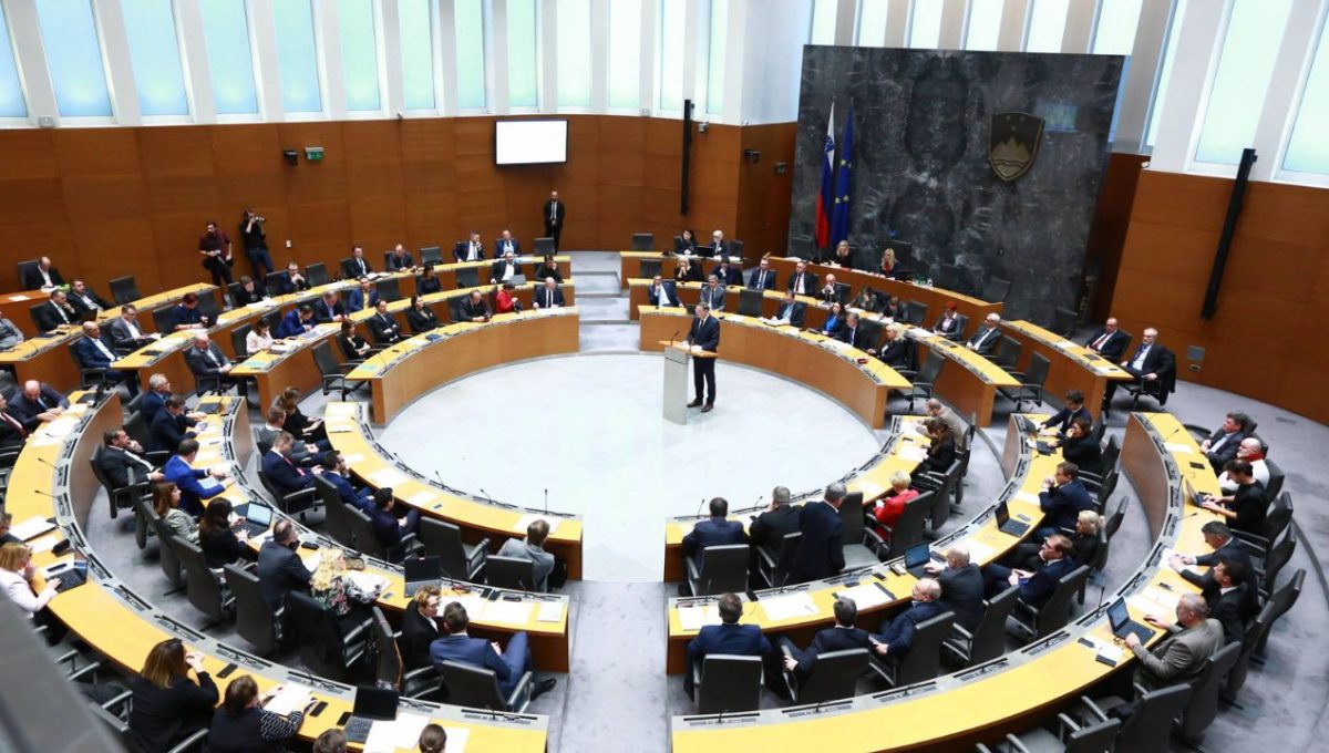Župani odhajajo v DZ: Kdo bo vodil občine do jeseni?