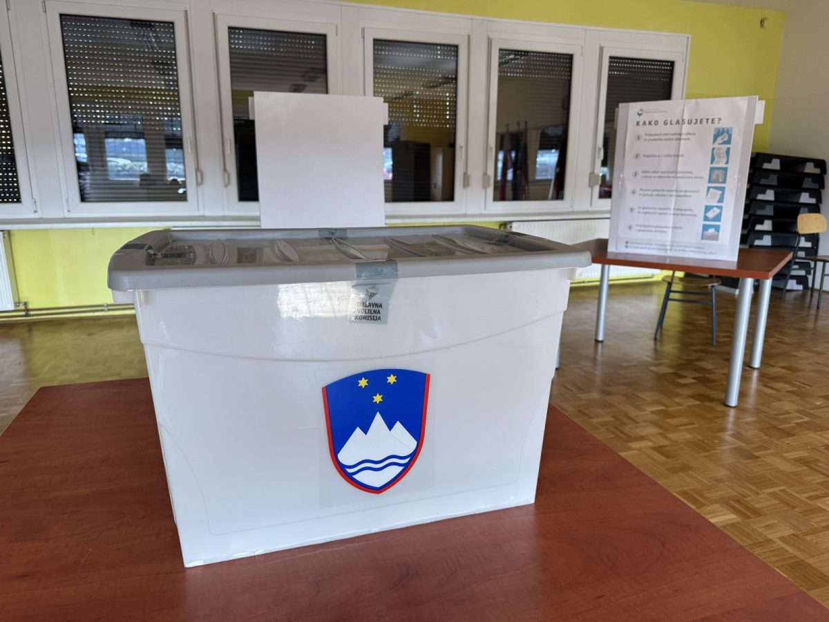 Se obeta velik preobrat? Razveljavitev izidov predčasnega glasovanja bi pomenila zmago SDS