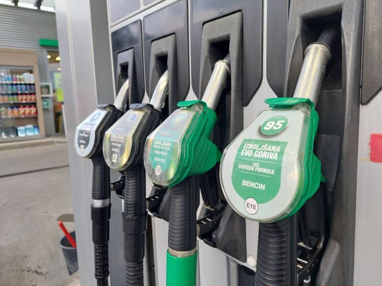 Velika sprememba za voznike: Cene goriv se bodo odslej spreminjale vsak teden