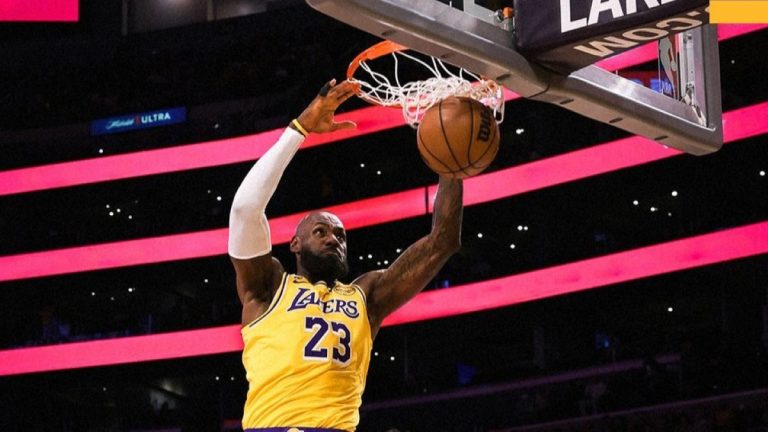 Dončić zaradi tehničnih napak obsedel, Lakersi pa do nove zmage