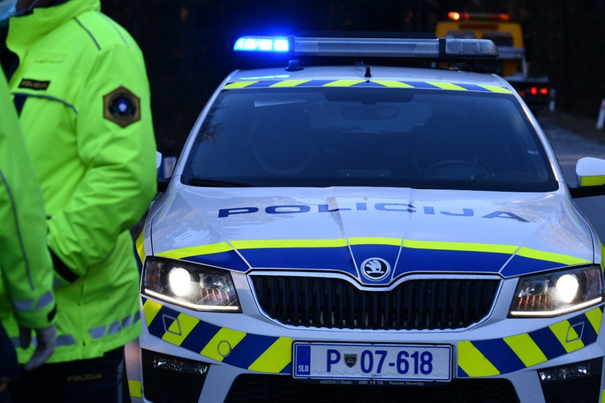 37-letnik po padcu s kolesom zavrnil pomoč ter se znesel nad policisti