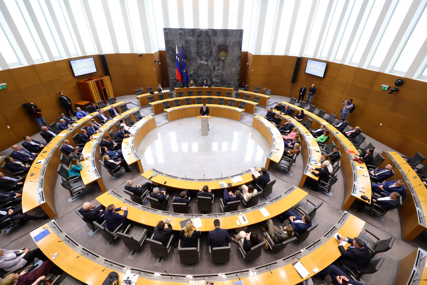 Krivec ali Križan: DZ izbira podpredsednika na izredni seji