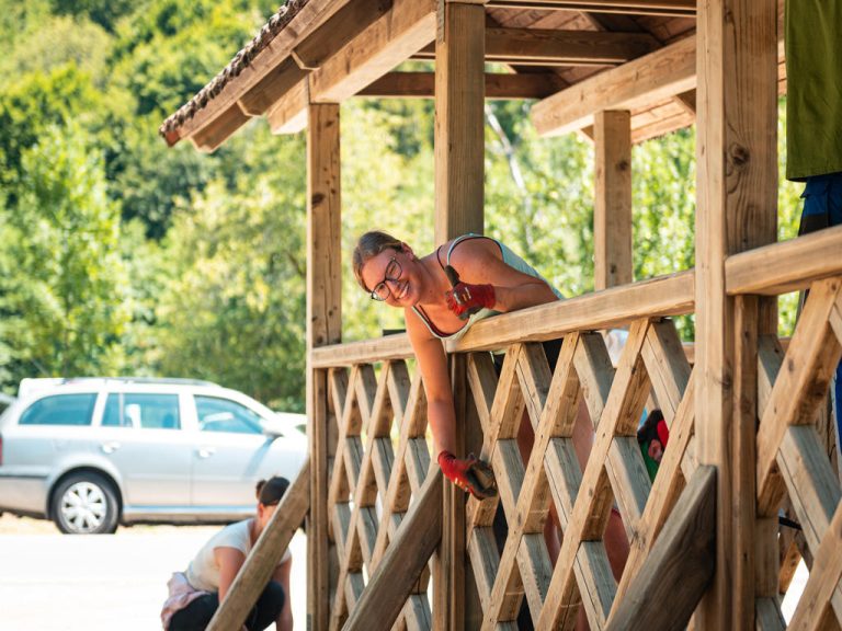 Študenti bodo tokrat pomagali v mirni pokrajini, kjer mladih rok najbolj primanjkuje