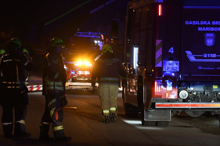 posredovali gasilci in policisti