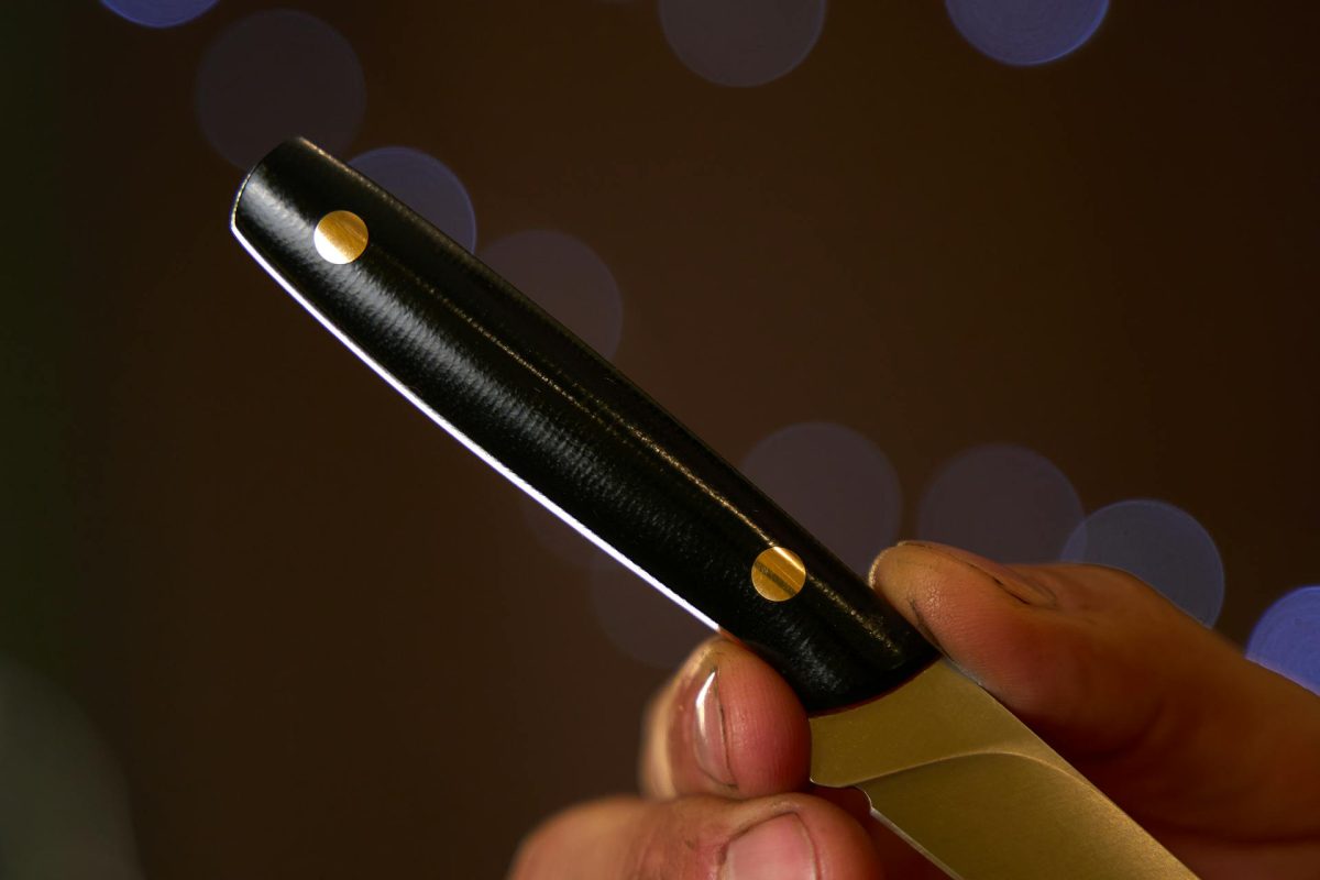 Izola: 50-letni moški med sporom iz nogavice potegnil nož