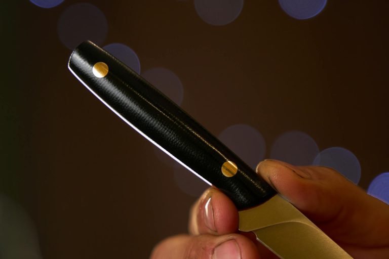 Izola: 50-letni moški med sporom iz nogavice potegnil nož