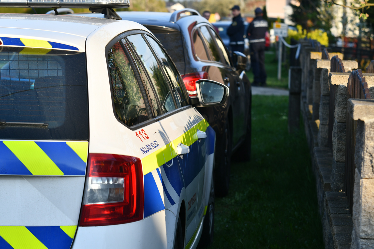 Policisti zasegli vozilo in vrnili ukradene predmete oškodovanki