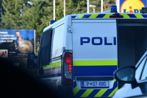 38-letnega kmetovalca pokopal viličar, umrl na kraju nesreče