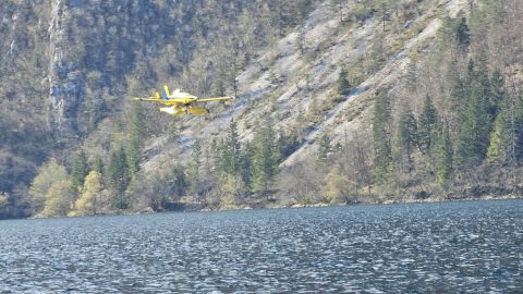 74-letnik kuril v naravi, posredovati morali gasilci in letali Air Tractor