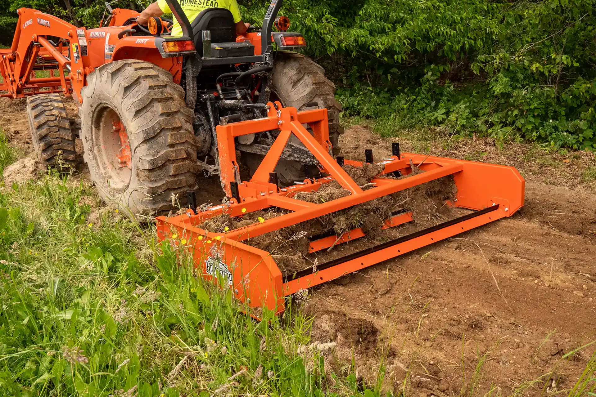 Huda nesreča med čiščenjem traktorskega priključka