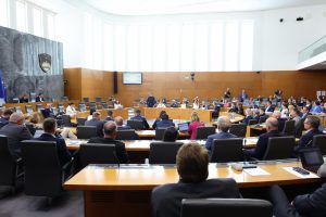Reakcija na Stevanovićev "cirkus": Poslanci Svobode in Levice zahtevajo takojšnje spremembe