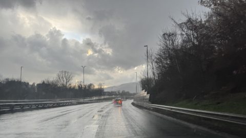 Arso izdal oranžno opozorilo: Pripravite jopice in dežnike