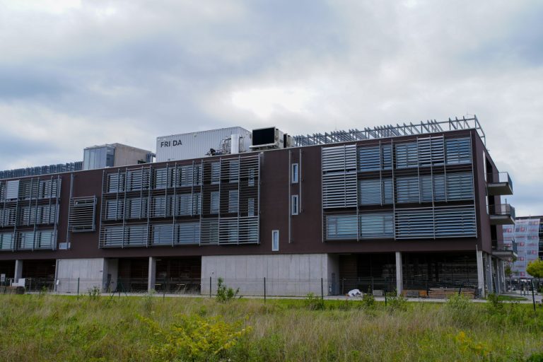 Na streho ljubljanske fakultete so postavili nekaj, kar nas potiska med svetovno elito
