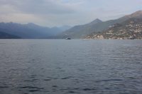 Po trčenju prebil zaščitno ograjo, zgrmel v znamenito jezero in umrl