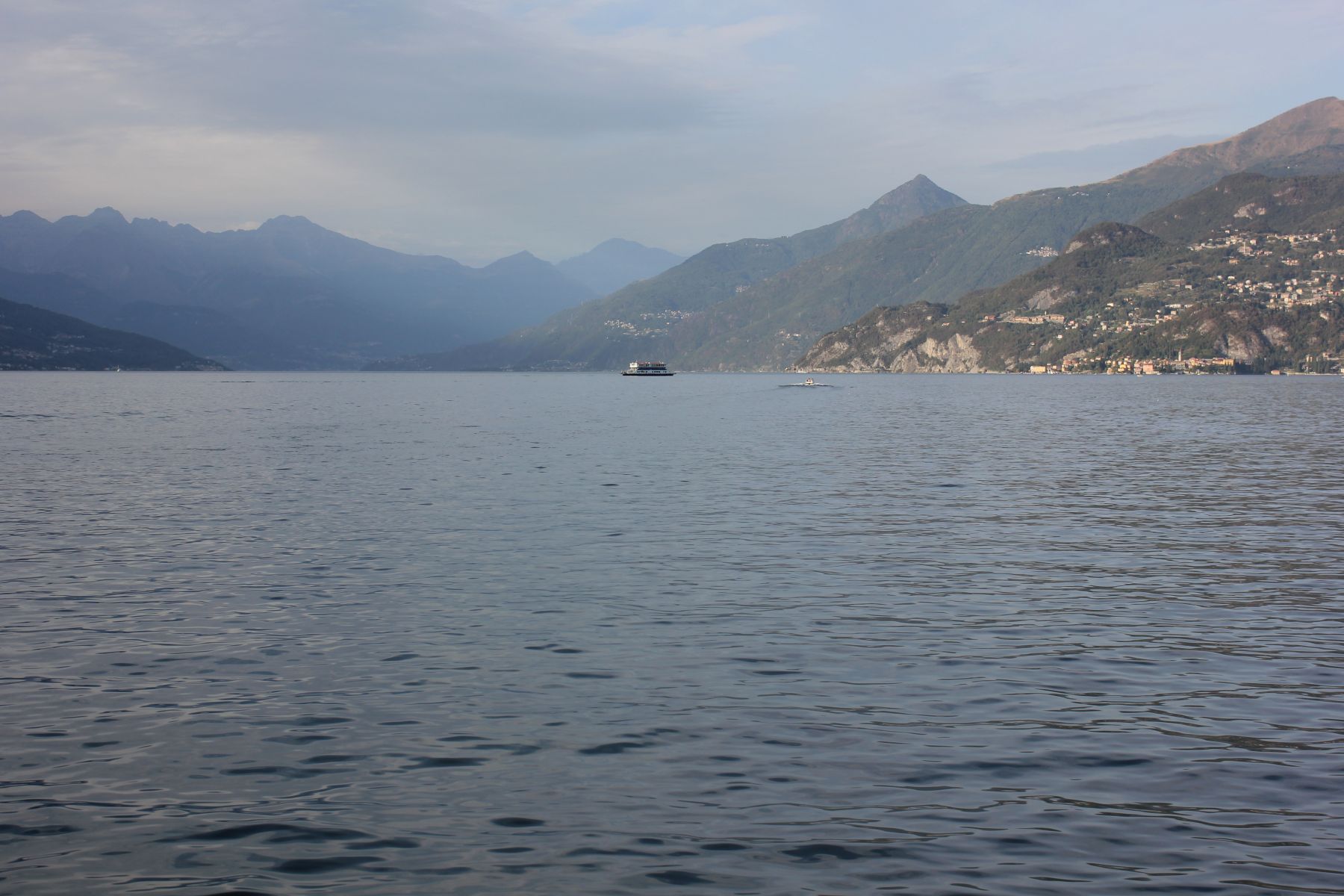 Po trčenju prebil zaščitno ograjo, zgrmel v znamenito jezero in umrl
