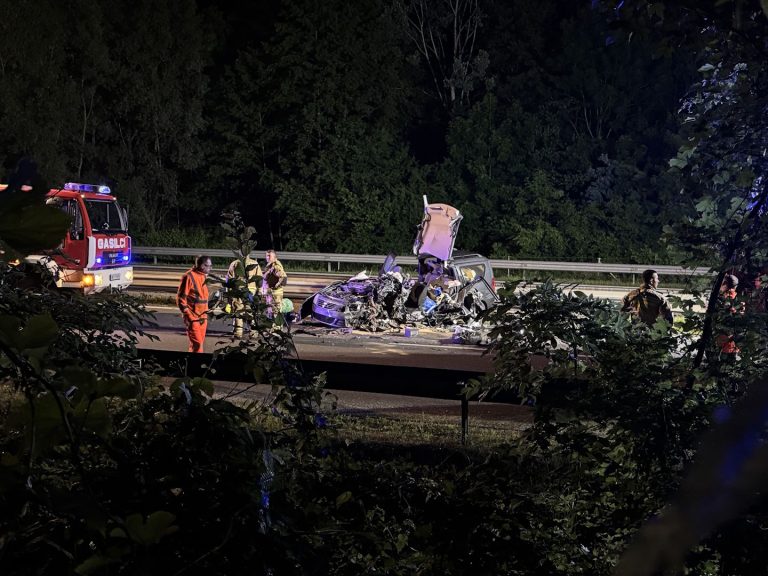 Na avtocesti pri Mariboru čelno trčili vozili, ena oseba umrla