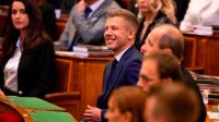 Pri naših sosedih so si poslanci prostovoljno znižali plače za 40 odstotkov