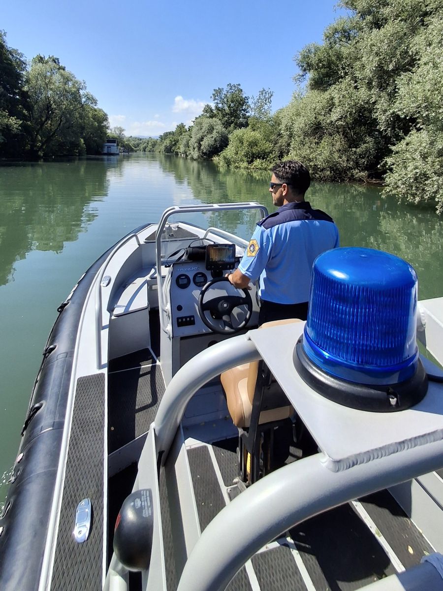 policija reka nadzor ljubljanica
