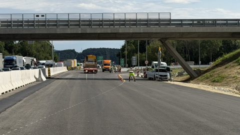 Ali menite, da bi bilo treba pri ekstremni vročini zakonsko omejiti delo na prostem? (Anketa)