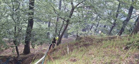 Velik gozdni požar nad Slovensko Bistrico: Na pomoč helikopter, poti so zaprte