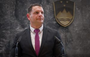 Peticija hitro 'zaživela': 11 tisoč ljudi želi, da Stevanović odstopi