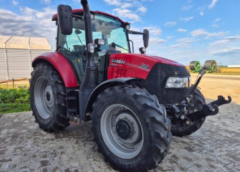 Sredi noči izginil traktor, vreden 60 tisoč evrov: Neznanci za sabo pustili le poškodovano ograjo