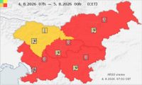 Vročinski val se seli proti vzhodu, za večino države velja rdeče opozorilo