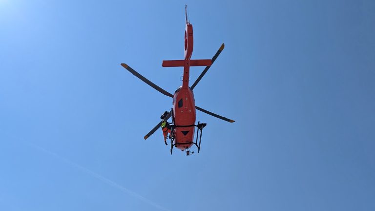 Na zahtevno pot v gore z majhnimi otroki v vozičkih, zdaj jih čaka ogromen račun