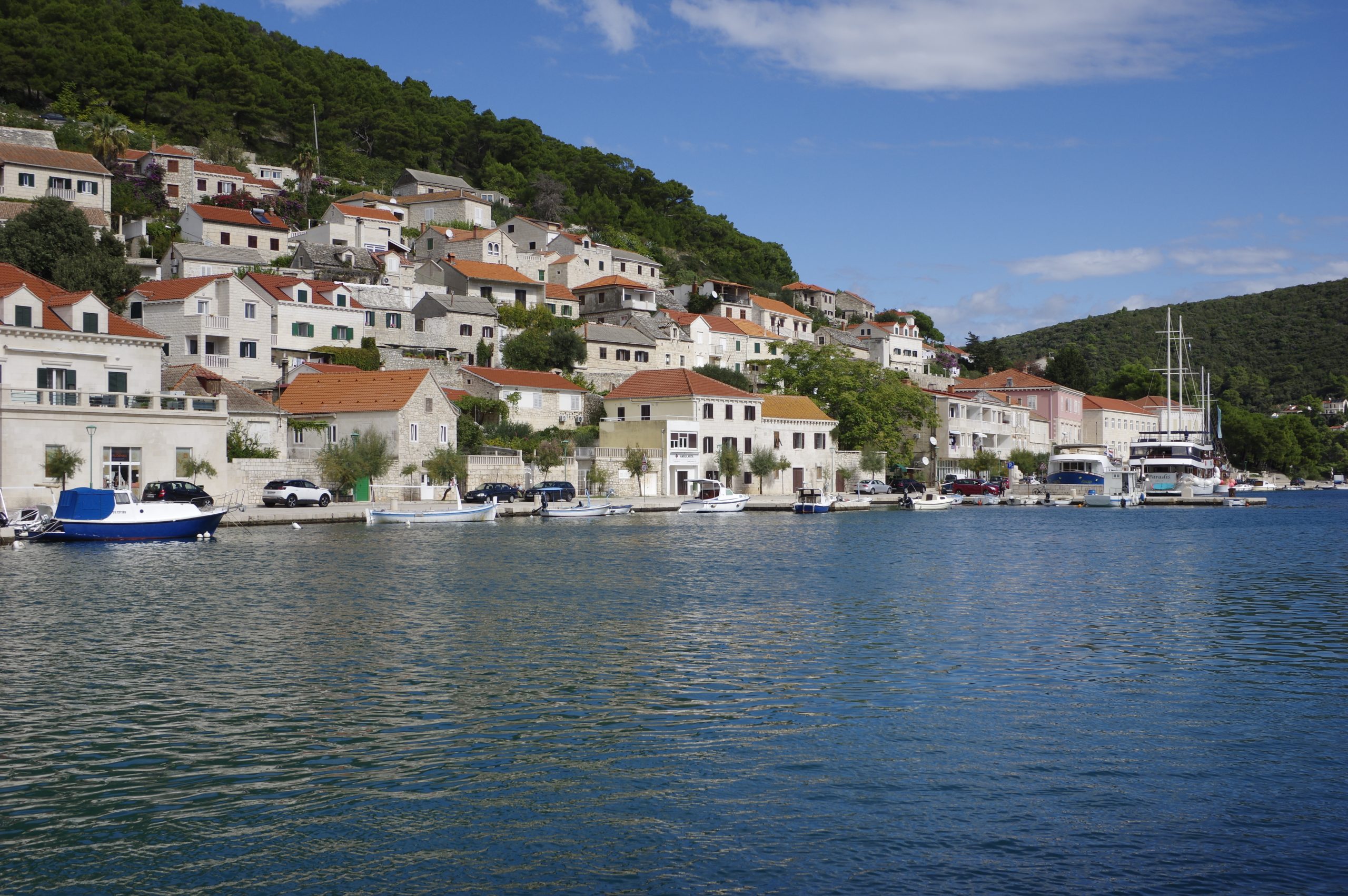 Po 18 letih dopustovanja na Hrvaškem ima dovolj: Bi vi plačali 25 evrov za čevapčiče na Braču?