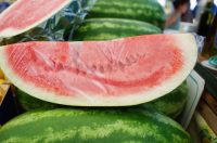 Zakaj ni priporočljivo kupovati že narezane lubenice?