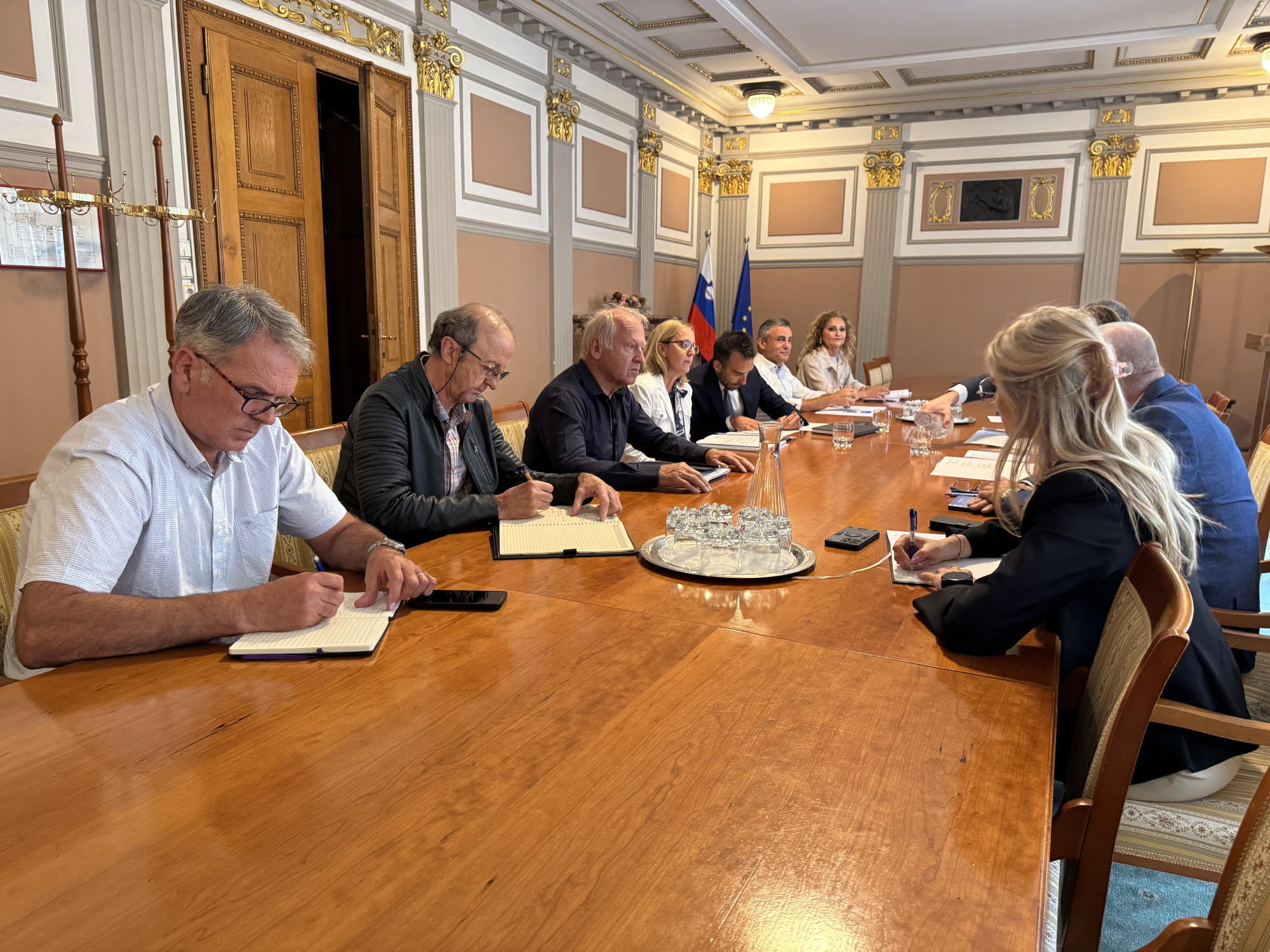 Napetosti na Dolenjskem: Prebivalci zahtevajo ukrepe glede romske problematike