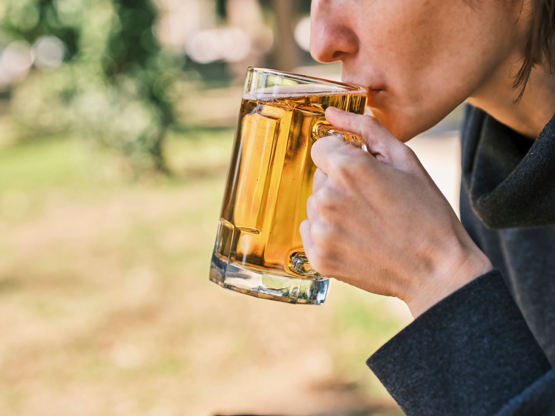 Kaj se zgodi z vašim telesom, če vsak dan pijete pivo? (Resnica vam ne bo všeč)