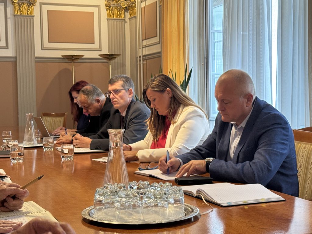 Napetosti na Dolenjskem: Prebivalci zahtevajo ukrepe glede romske problematike