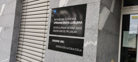Anketa: Bi morale biti upravne enote odprte dlje?