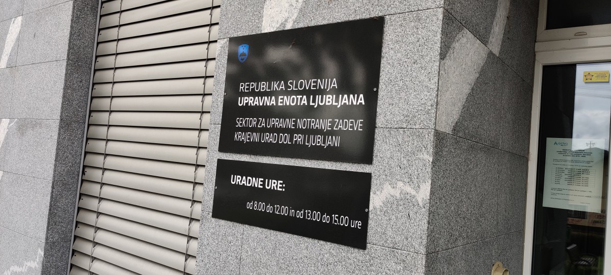Anketa: Bi morale biti upravne enote odprte dlje?