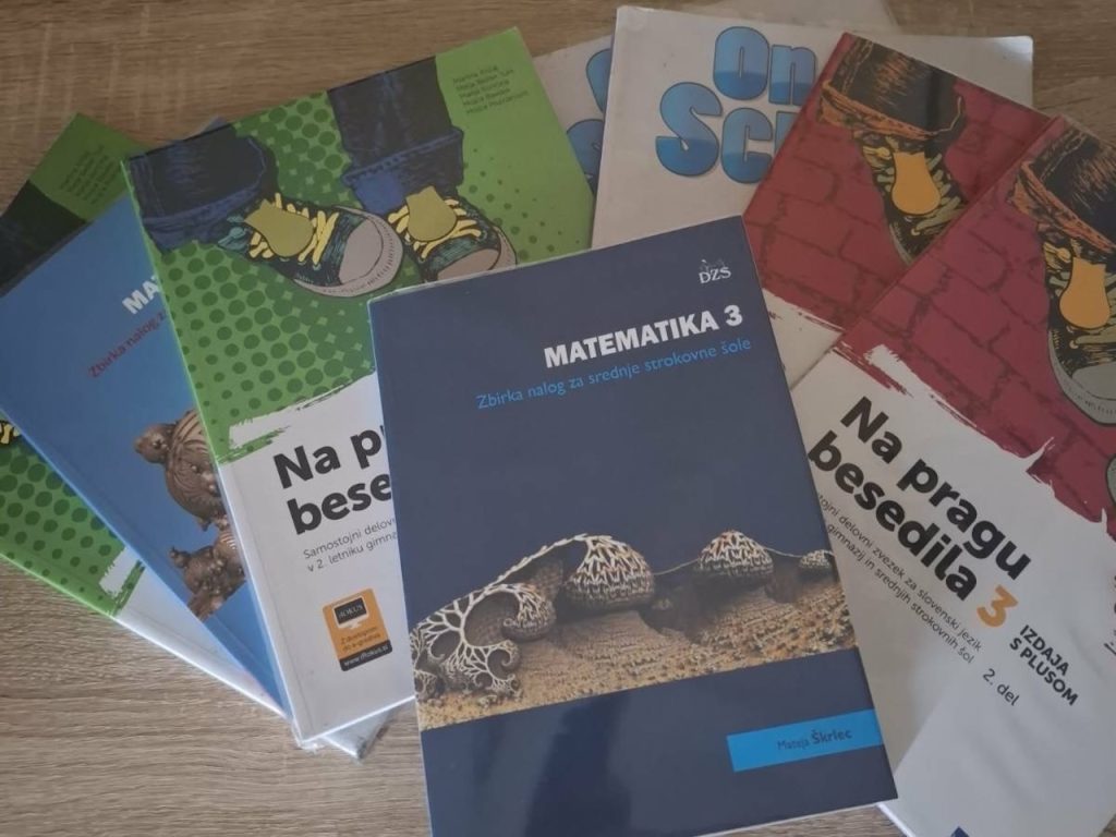 učbeniki, delovni zvezki