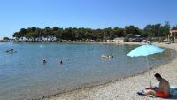 Policija prijela dvojico, ki je pustošila po hrvaških plažah: Kradla sta vse, od denarja do telefonov