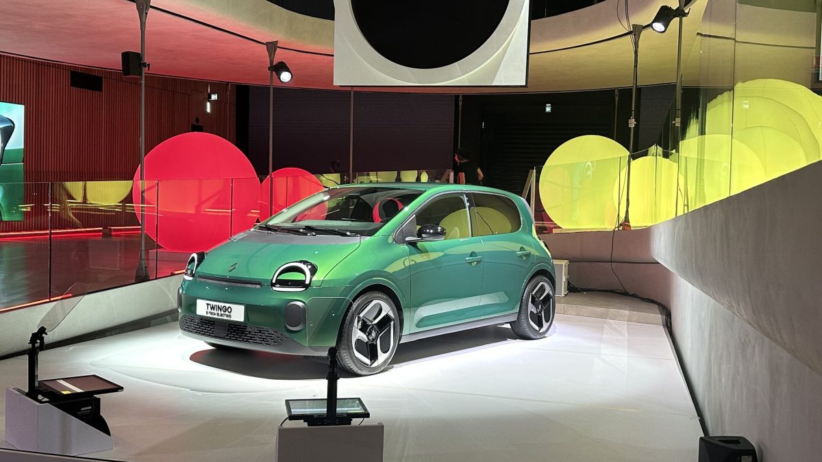 Uspeh električnih modelov prinaša dodatno izmeno in več kot 300 novih delovnih mest