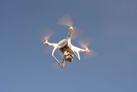 Tik ob helikopterju z bolnikom na krovu letel dron, gre lahko za vprašanje življenja in smrti