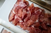 V Istri iščejo 300 oseb, ki znajo natančno rezati pršut: Ste dovolj pogumni?