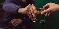 Slovenci pijemo manj vina in piva, tej alkoholni pijači pa priljubljenost raste